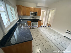 17 Boulevard Ter, Unit 2 in Boston, MA - Building Photo - Building Photo