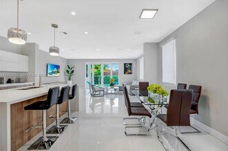 3655 SW 26th St in Miami, FL - Building Photo - Building Photo