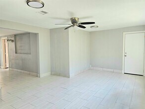 532 Bayshore Dr in La Porte, TX - Building Photo - Building Photo