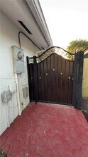 4254 SW 161st Pl in Miami, FL - Foto de edificio - Building Photo