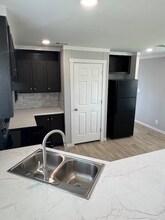 15923 S Flores St in San Antonio, TX - Foto de edificio - Building Photo