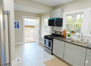 32 Elmwood Ave in East Orange, NJ - Building Photo - Building Photo