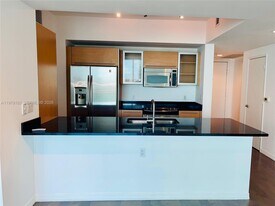 951 Brickell Ave in Miami, FL - Building Photo