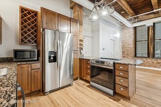 331 S Peoria St in Chicago, IL - Building Photo - Building Photo