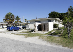 1555 NE 129 ST NORTH MIAMI FL in Miami, FL - Building Photo - Building Photo