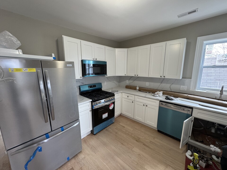 28 Cameron Ave, Unit 3 in Somerville, MA - Building Photo