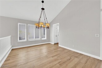 8112 Tropic Isle Cir in Las Vegas, NV - Building Photo - Building Photo
