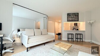 RIVERSIDE BOULEVARD GEM - BELOW MARKET STU in New York, NY - Building Photo