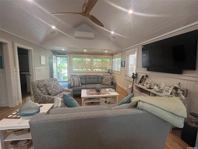 985 Surf View Walk in Islip, NY - Building Photo - Building Photo