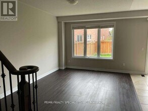 40 Kawana Rd in Brampton, ON - Building Photo - Building Photo