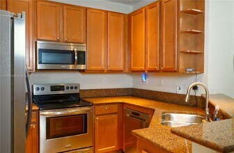 14050 SW 272nd St in Homestead, FL - Foto de edificio - Building Photo