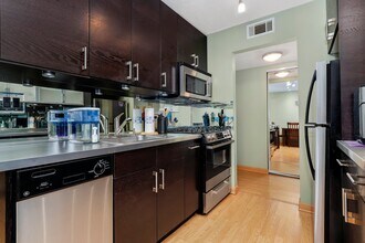 5101 Carriage Way Dr in Rolling Meadows, IL - Building Photo - Building Photo