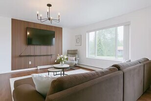 9033 Dewberry St in Anchorage, AK - Building Photo