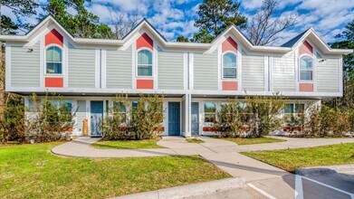 3730 Boettcher Dr, Unit 401 in Huntsville, TX - Foto de edificio - Building Photo