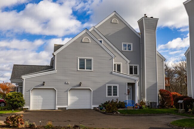 Sea Scape Condominiums in East Haven, CT - Building Photo - Building Photo