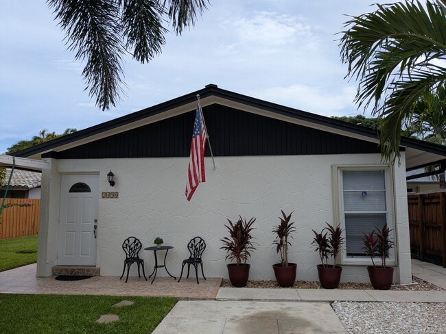 2490 NE 184th St, Unit 2490