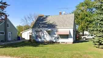 940 W Weiland Ave in Appleton, WI - Building Photo