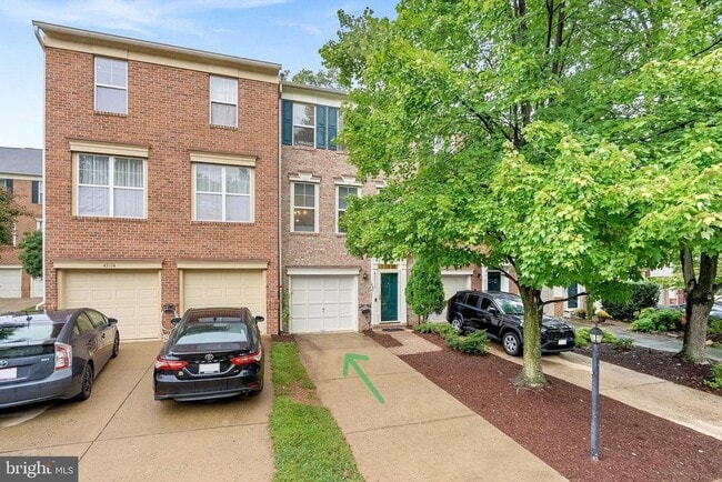 property at 43116 Autumnwood Sq