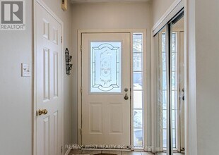 1508 Pinecliff Rd in Oakville, ON - Building Photo - Building Photo