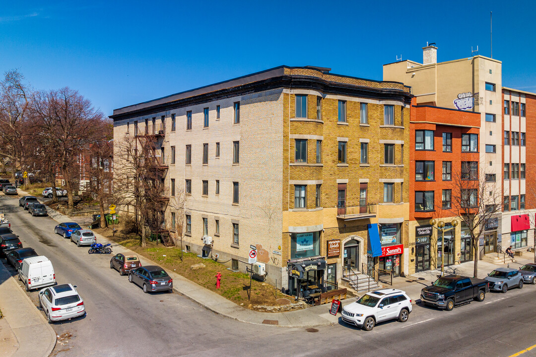 5175 Sherbrooke O in Montréal, QC - Building Photo