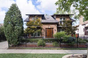 1052 Margret St in Des Plaines, IL - Building Photo