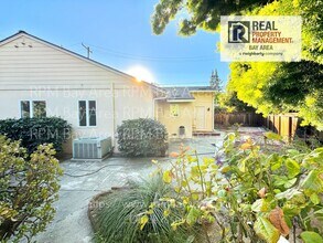 1087 Embarcadero Rd in Palo Alto, CA - Building Photo - Building Photo