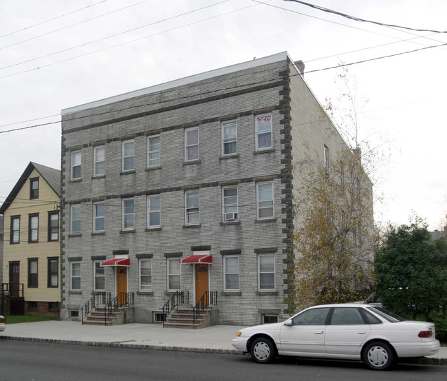 337 Washington St in Perth Amboy, NJ - Foto de edificio - Building Photo