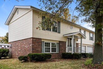 2328 Bensonhurst Dr in Florissant, MO - Building Photo - Building Photo