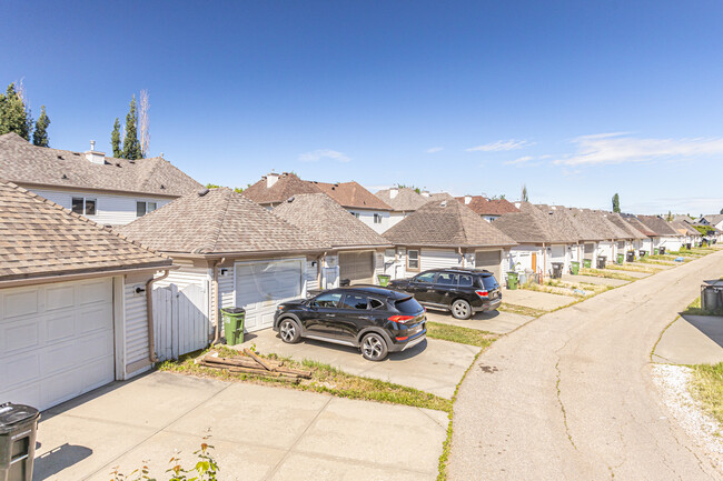 1626 Tomlinson Cmn NW in Edmonton, AB - Building Photo - Building Photo