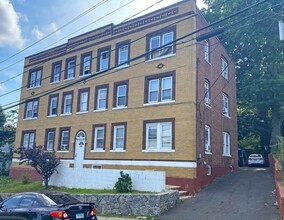 106 Willow St in New Britain, CT - Foto de edificio - Building Photo