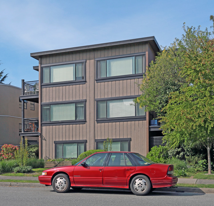 Paris Suites in Vancouver, BC - Building Photo