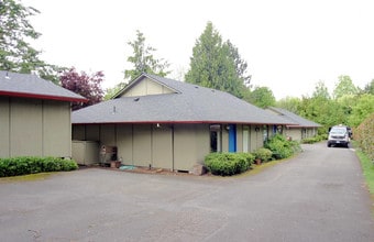 Lake Cottage Apartments in Portland, OR - Building Photo - Building Photo