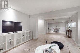 4 Theobalds Cir in Richmond Hill, ON - Building Photo - Building Photo