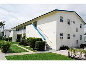 1302 12th Ave S in Lake Worth, FL - Building Photo - Building Photo