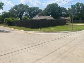 2111 Wisteria St in Denton, TX - Building Photo - Building Photo