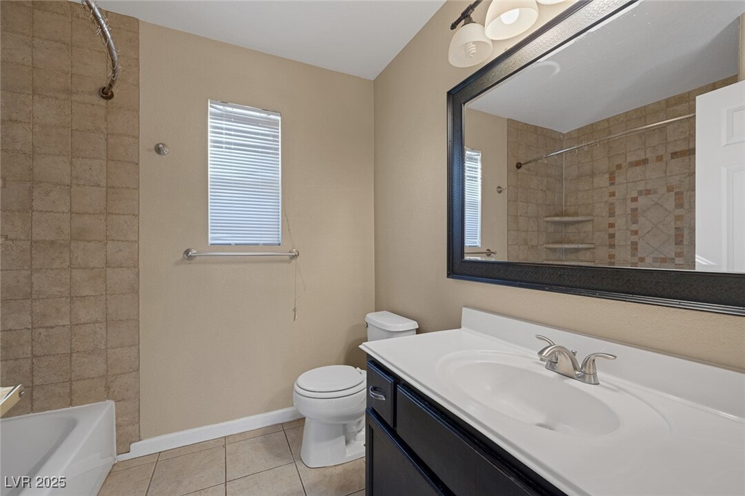 1413 Hometown Ave in Henderson, NV - Building Photo