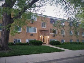 701 Austin St in Evanston, IL - Building Photo
