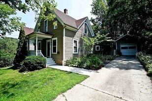 1005 C St in Rockford, IL - Building Photo