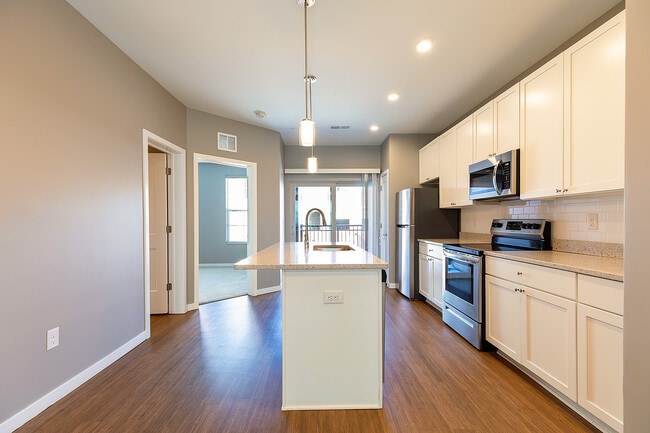 The Residences at MQ in Montgomery, OH - Foto de edificio - Building Photo
