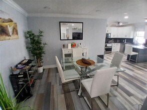 4131 Center Gate Blvd in Sarasota, FL - Building Photo - Building Photo