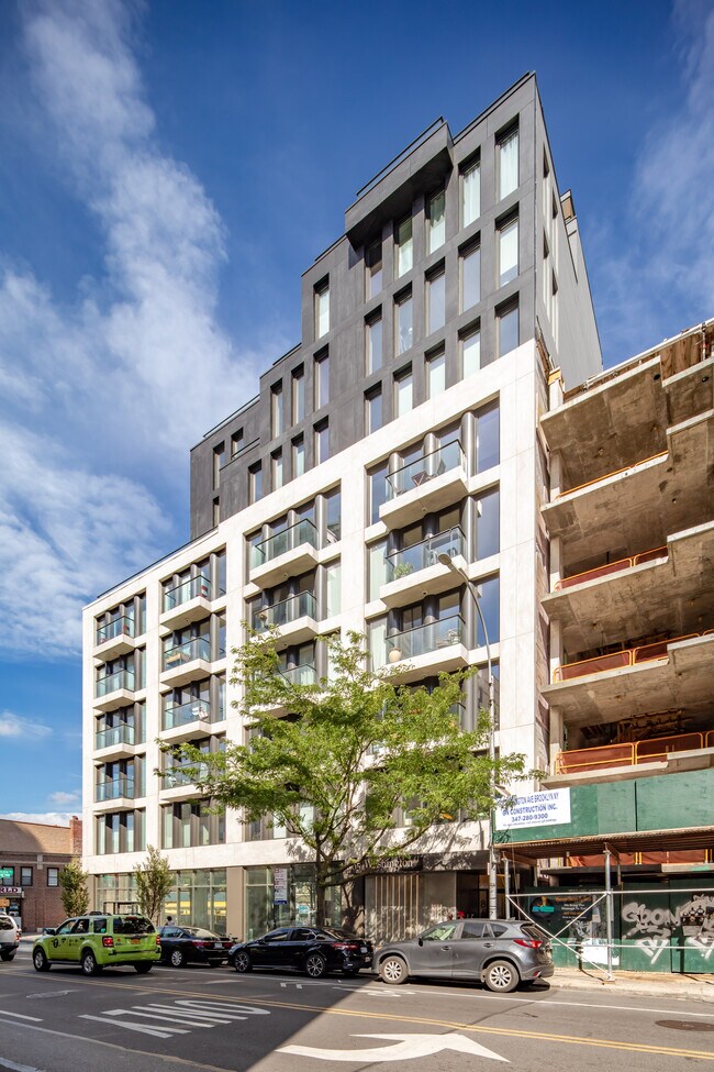 The Museum House in Brooklyn, NY - Foto de edificio - Building Photo