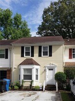 4763 Greenlaw Dr in Virginia Beach, VA - Building Photo