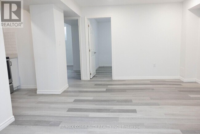 481 Bessborough Dr in Milton, ON - Building Photo - Building Photo