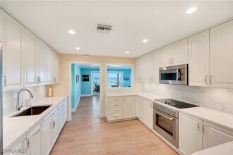 1065 Gulf Shore Blvd N, Unit 201 in Naples, FL - Building Photo - Building Photo