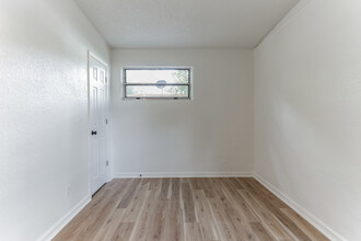 10315 Westmar Rd in Jacksonville, FL - Building Photo - Interior Photo