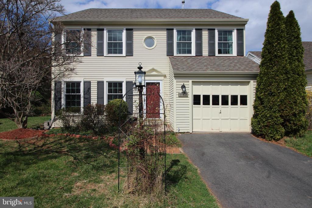 21039 Emerson Ct in Sterling, VA - Building Photo