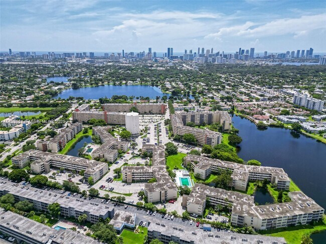 1700 NE 191st St in Miami, FL - Building Photo - Building Photo