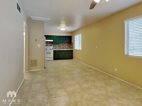 1702 E Cambridge Ave in Phoenix, AZ - Foto de edificio - Building Photo