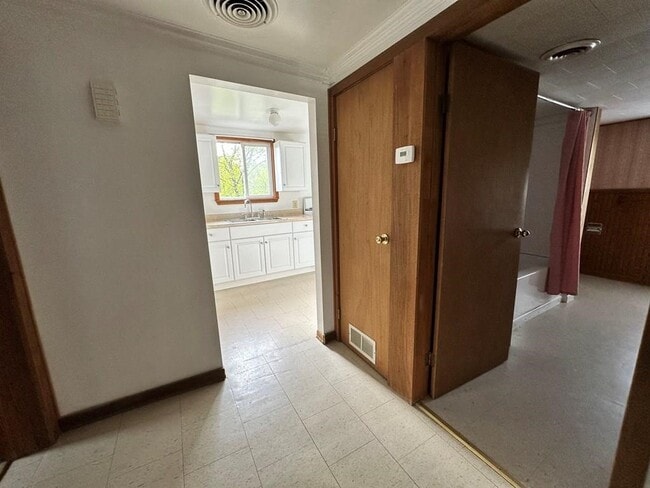 262 Washington St in Corning, NY - Building Photo - Building Photo