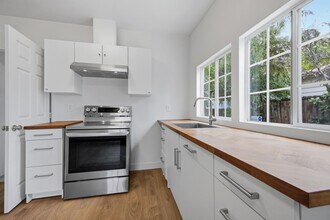 570 W Montana St in Pasadena, CA - Building Photo - Building Photo